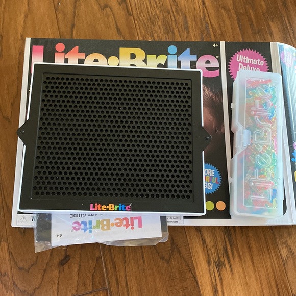 Lite-Brite Ultimate Deluxe Edition - Picture 2 of 3